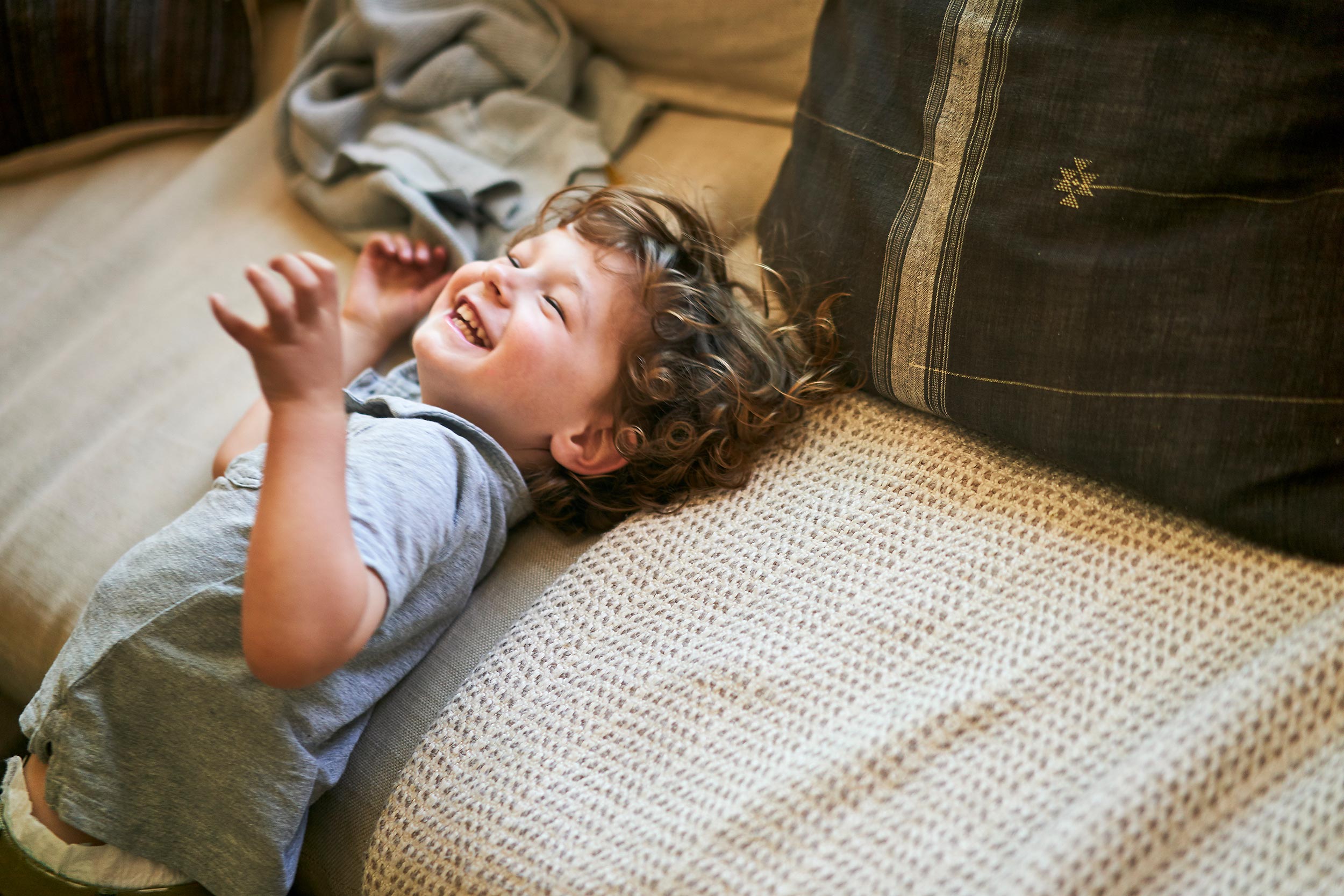 Refugio_Surf_1522-kid-couch-devon